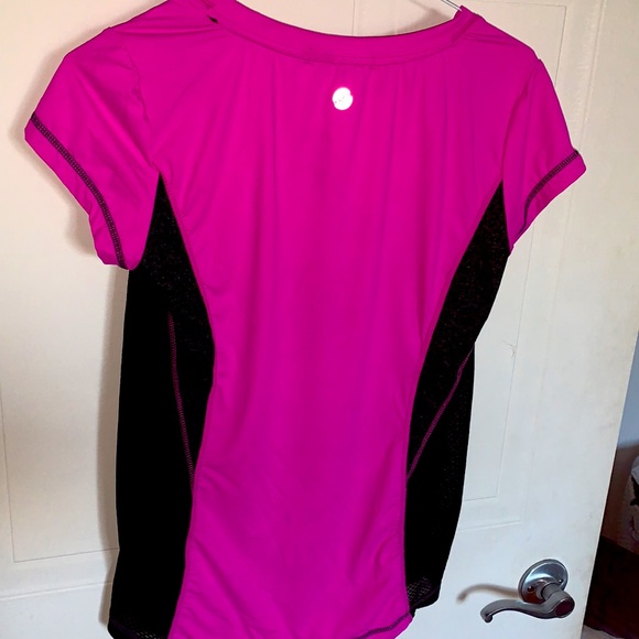 Oxígen Sweat Tshirt medium size (2 FOR $15) - Picture 4 of 4